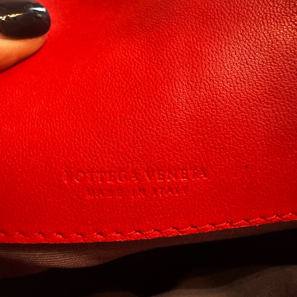 🔥 Authentic Bottega Veneta Intrecciato Pouch in Fire Red Leather🔥 - Picture 5 of 9